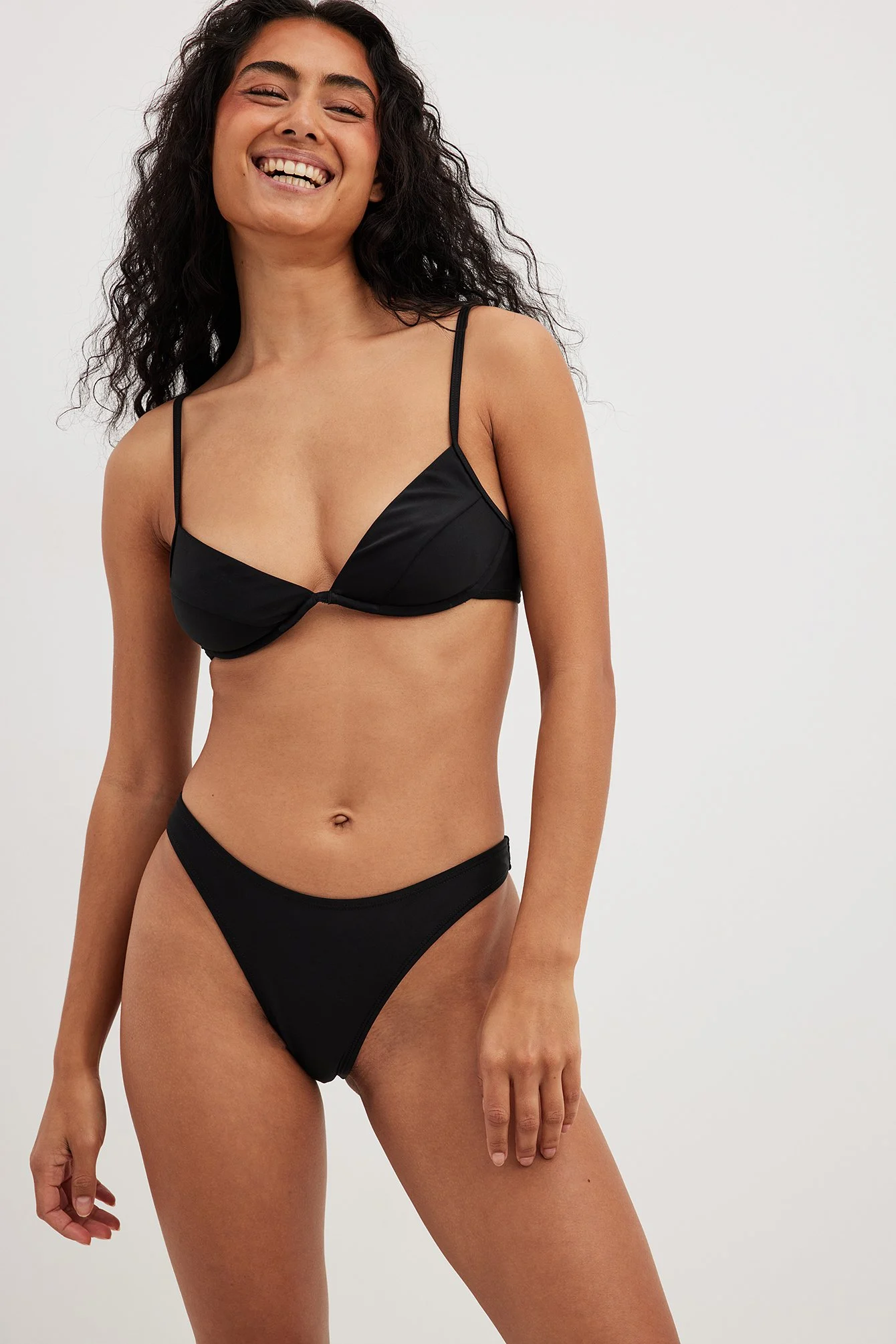 Bikini-Oberteil mit V-Form