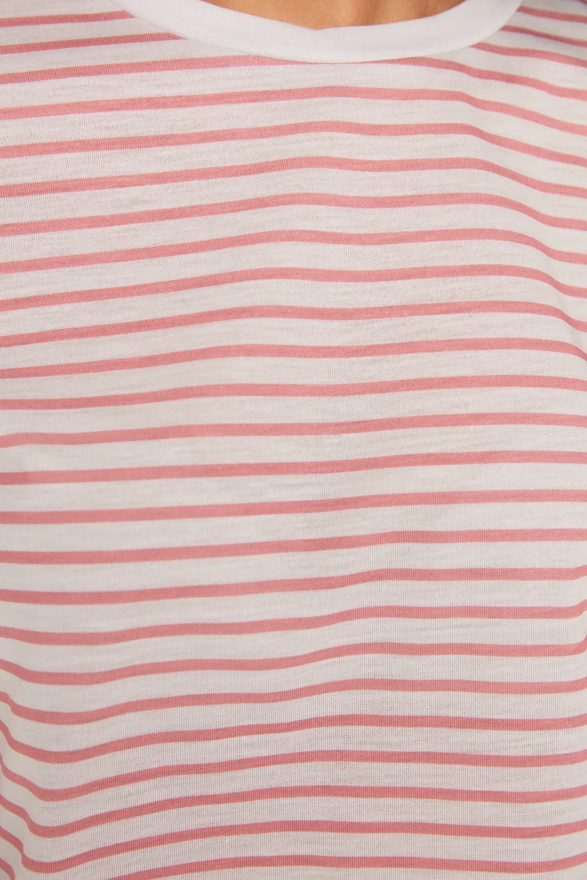 Trendyol Collection  Beige gestreiftes Basic-Strick-T-Shirt mit Rundhalsausschnitt TWOSS21TS0904