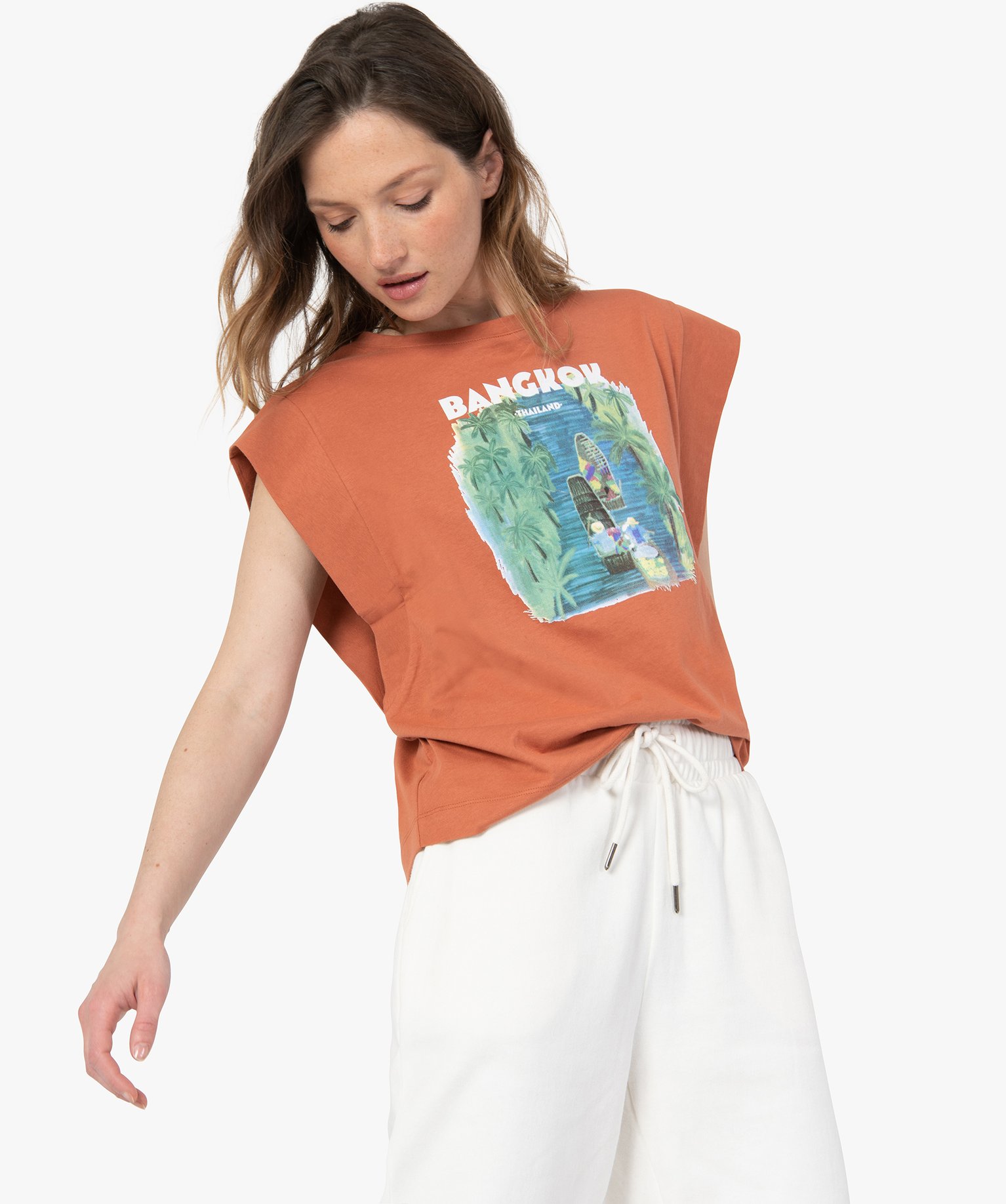 Tee-shirt femme sans manches avec motif sur le buste marron | GEMO