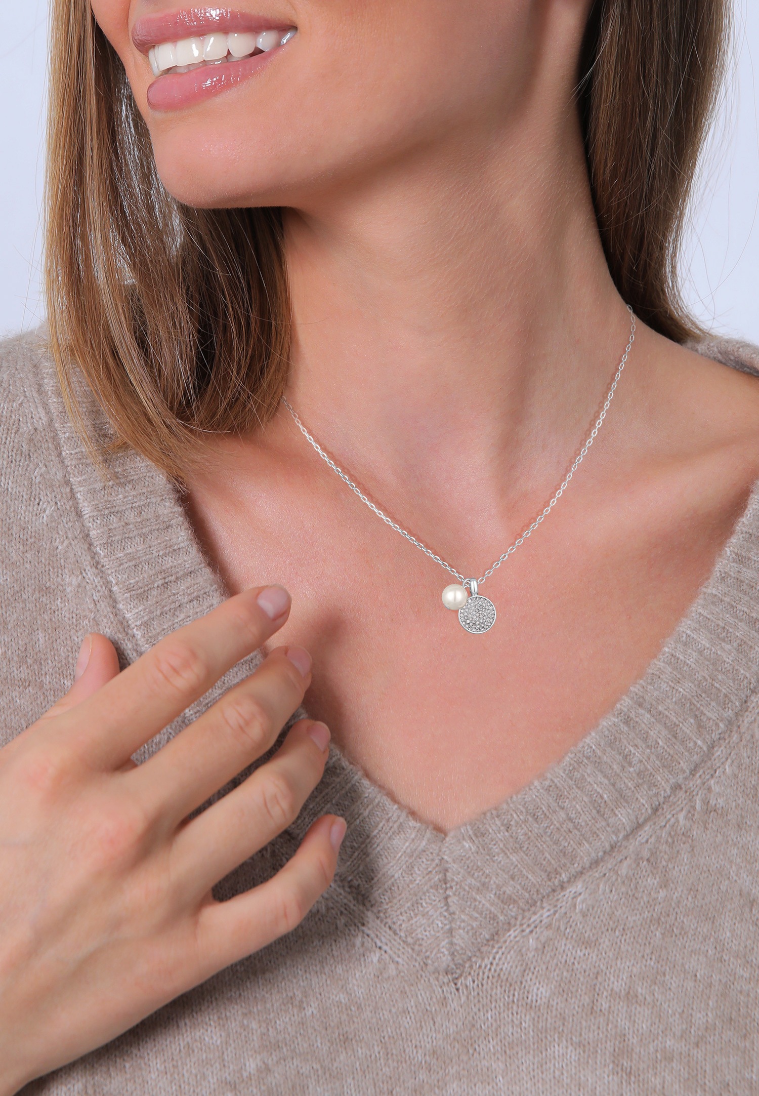 Ženski privjesak Elli srebrne boje sa sintetičkim biserima i kristalima