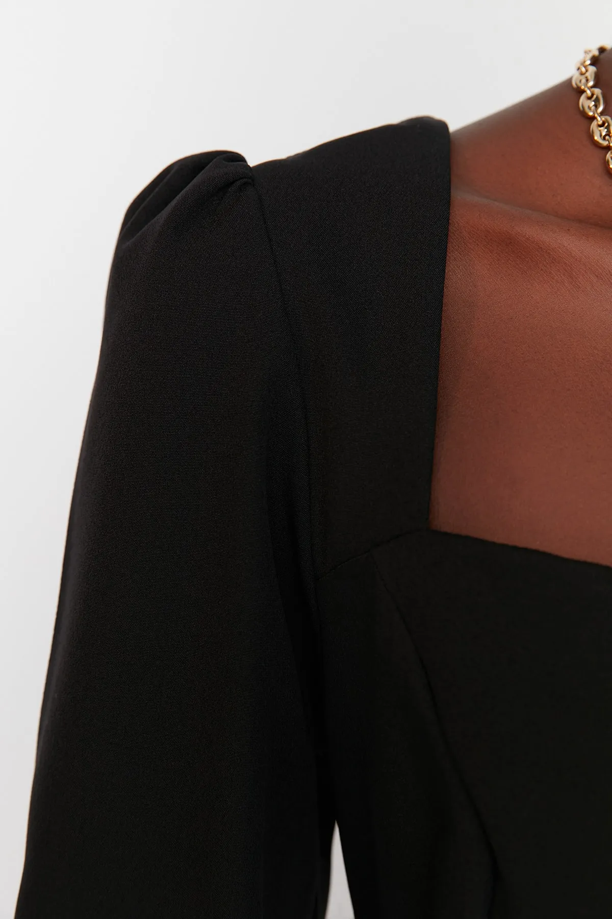 Trendyol Collection  Schwarzes, detailliertes Webkleid mit Krawatte TWOAW23EL00895