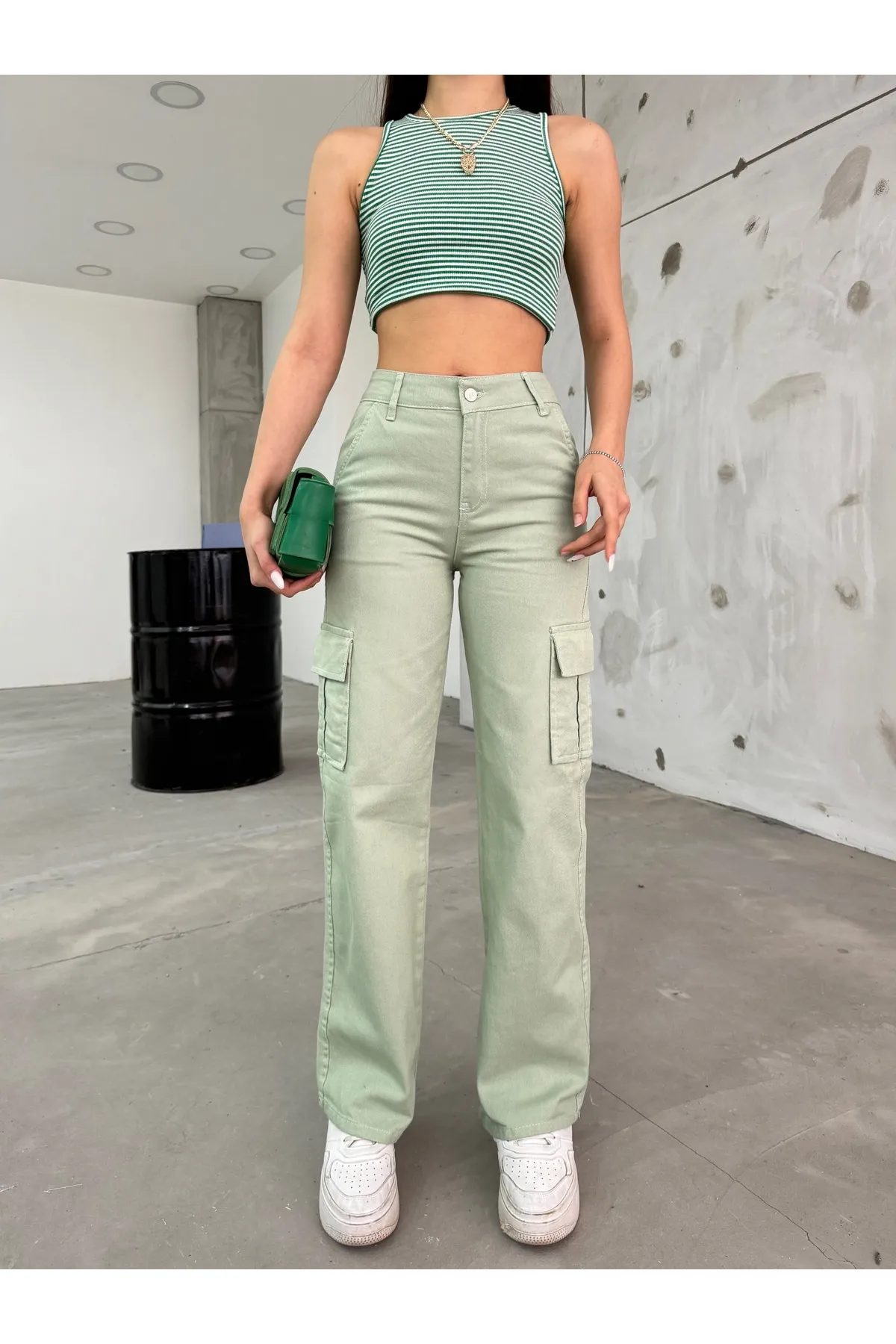 BİKELİFE  Hellgrüne Cargohose mit hoher Taille und weitem Bein für Damen