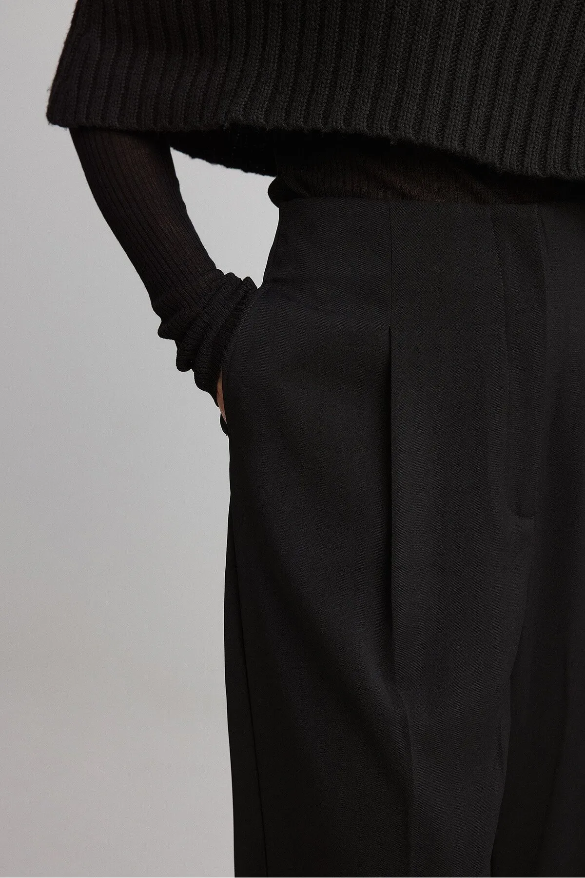 NA-KD  Weite Anzughose mit hoher Taille und ohne Taillenband
