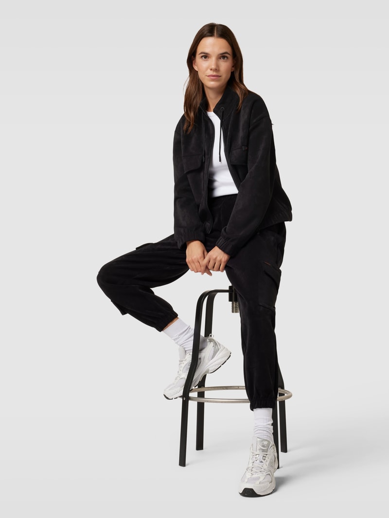 Sweatjacke mit Cargotaschen Modell 'EUPHEMIA' in schwarz