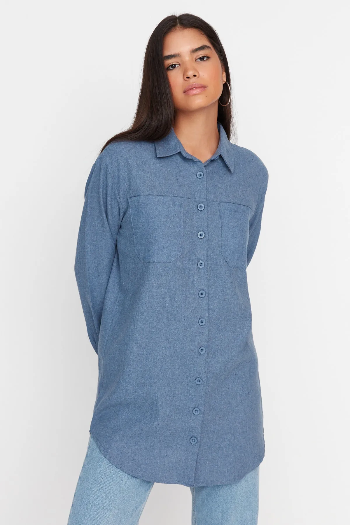 Trendyol Modest  Blaue gewebte Winter-Hemdjacke mit zwei Taschen TCTAW23TG00052
