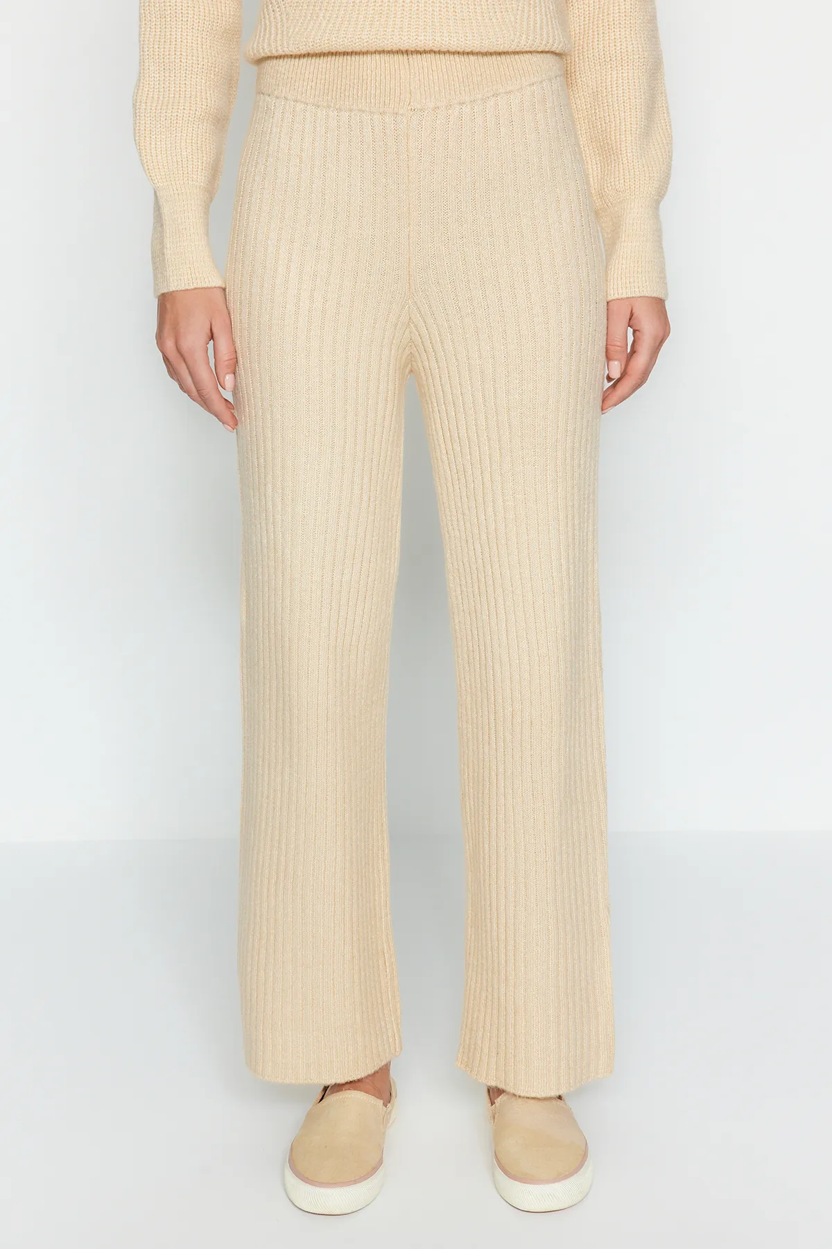 Trendyol Collection  Beiges Strickoberteil- und -unterteil-Set aus der Care Collection TWOAW24AU00097