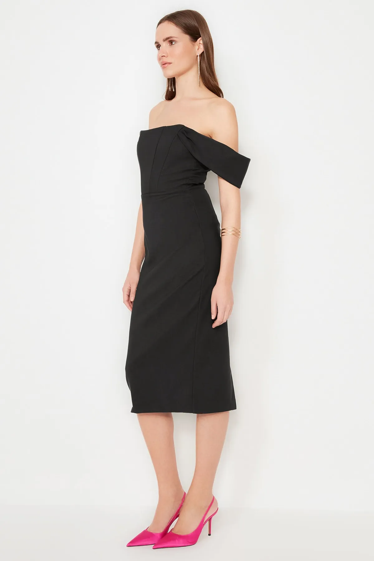 Trendyol Collection  Schwarzes, figurbetontes, gewebtes Korsett mit detailliertem, elegantem Abendkleid TPRSS22EL00097