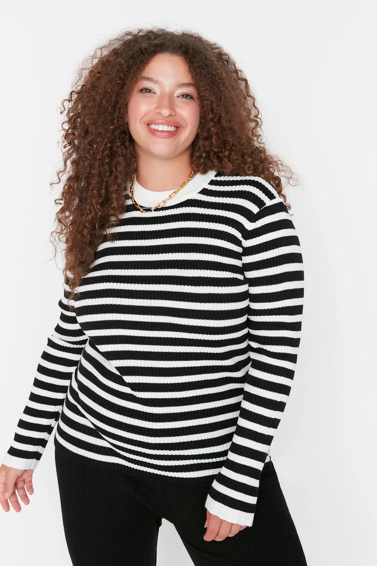 Trendyol Curve  Große Größen in Pullover  - Schwarz - Figurbetont