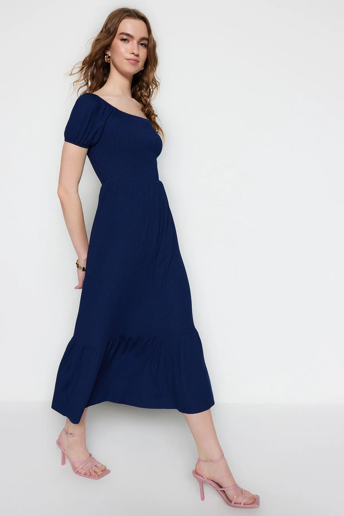 Trendyol Collection  Marineblaues Maxi-Strickkleid in A-Linie mit Carmenkragen TWOSS22EL0829