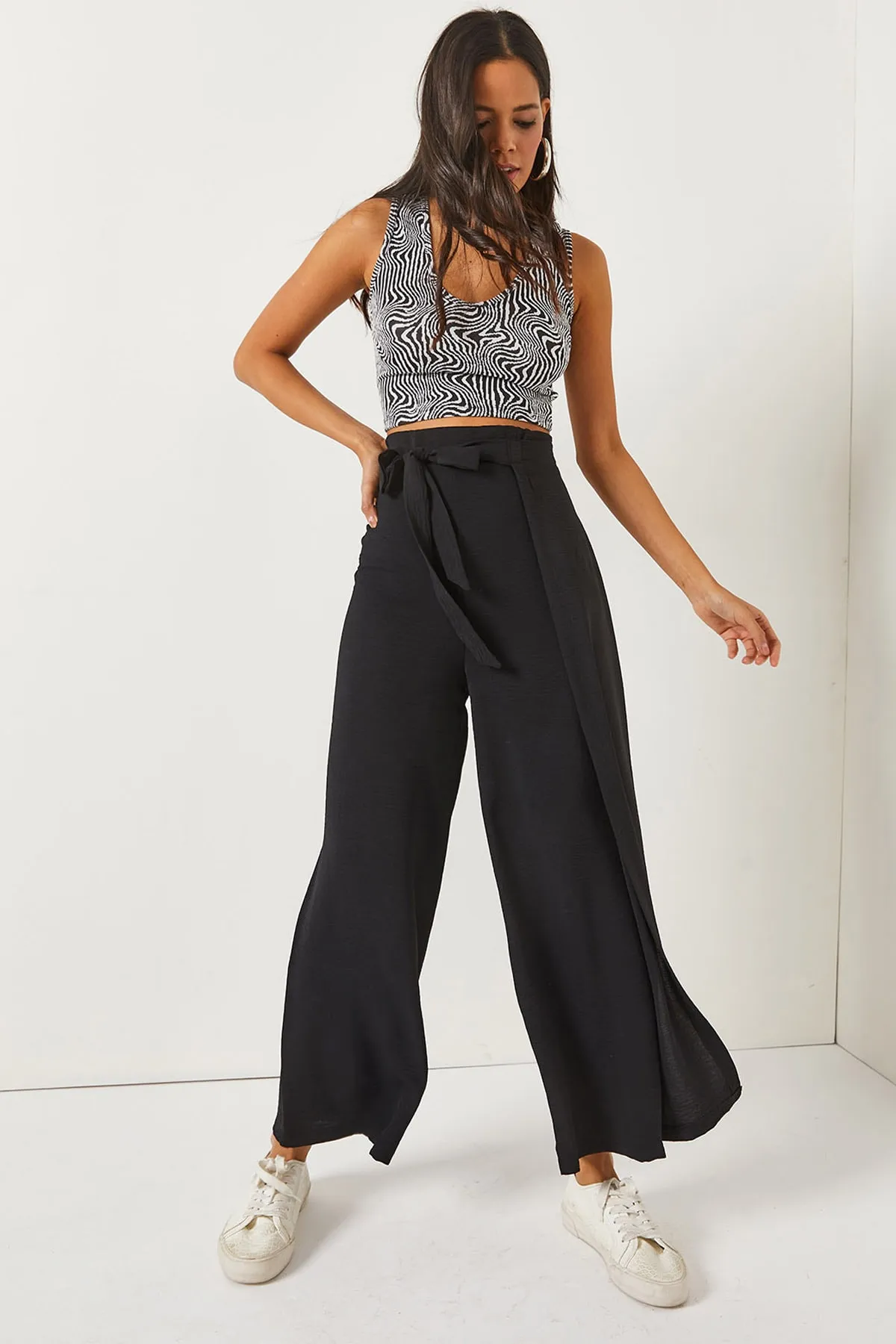Olalook  Schwarze Palazzo-Hose mit Wickeldetails und Krawatte, PNT-19000199