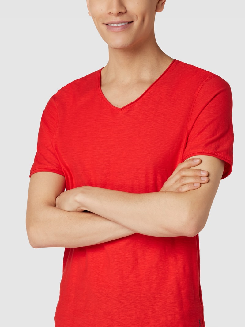 T-Shirt mit V-Ausschnitt in rot