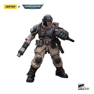 Warhammer 40k Actionfigur 1/18 Astra Militarum Cadian Command Squad Veteran Sergeant with Power Fist 12 cm