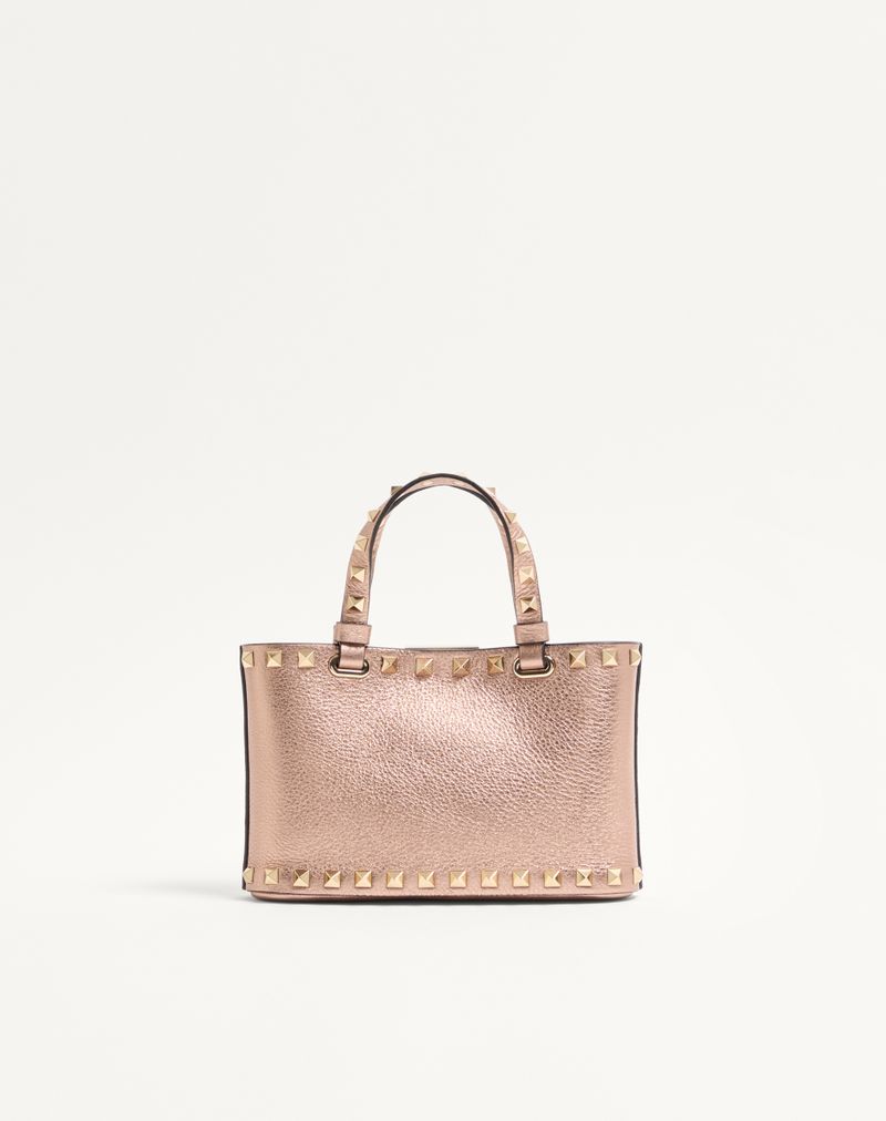 Mini sacola de compras Rockstud em couro de bezerro laminado cor granada