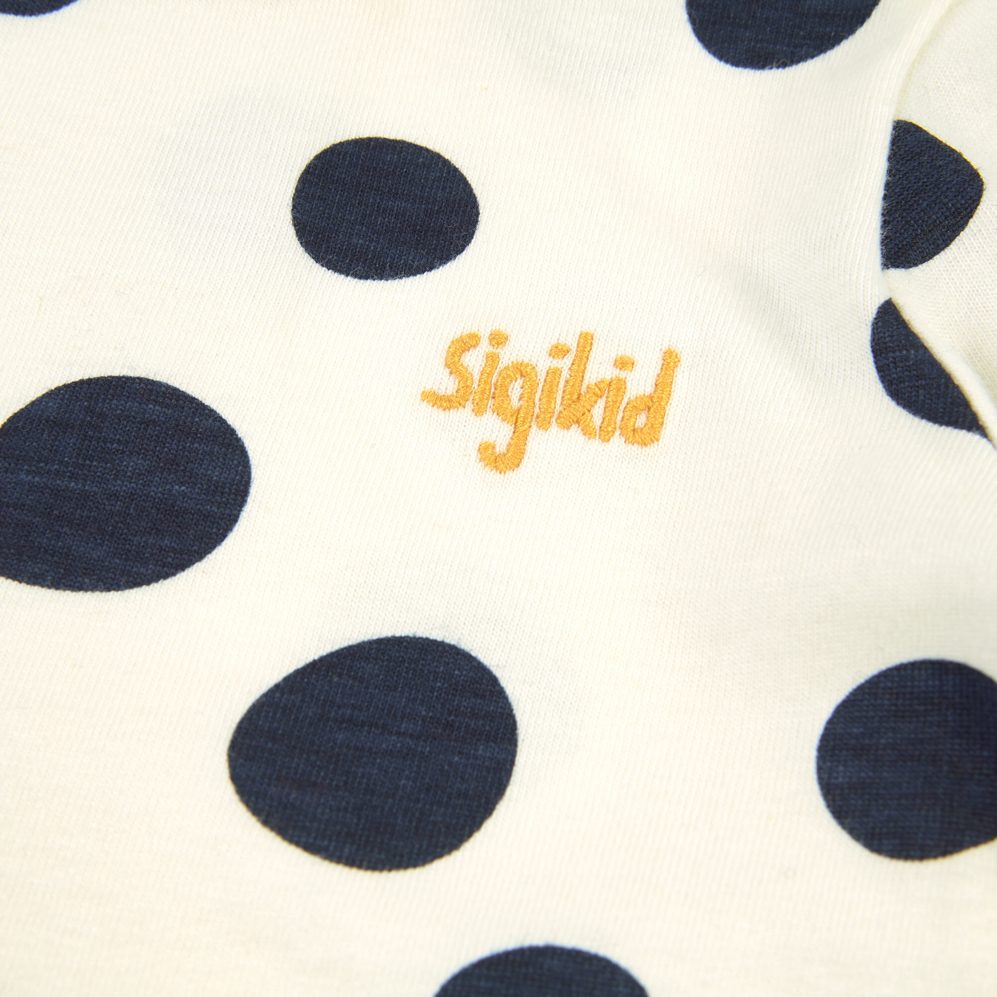 Weißes Baby Langarmshirt mit dunkelblauen Punkten