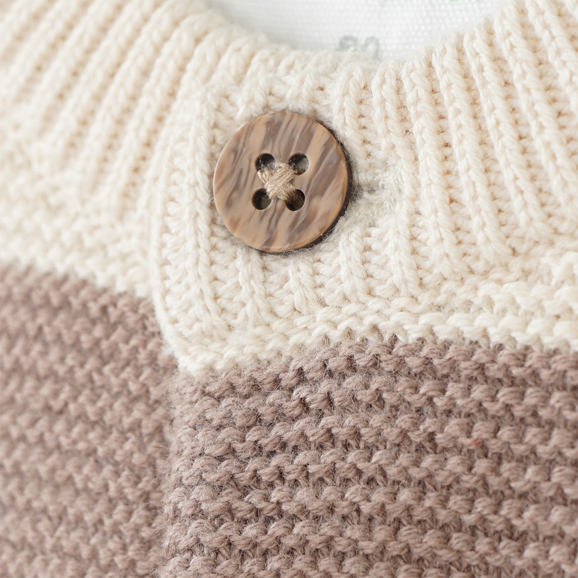 Baby Strickjacke mit Blockstreifen