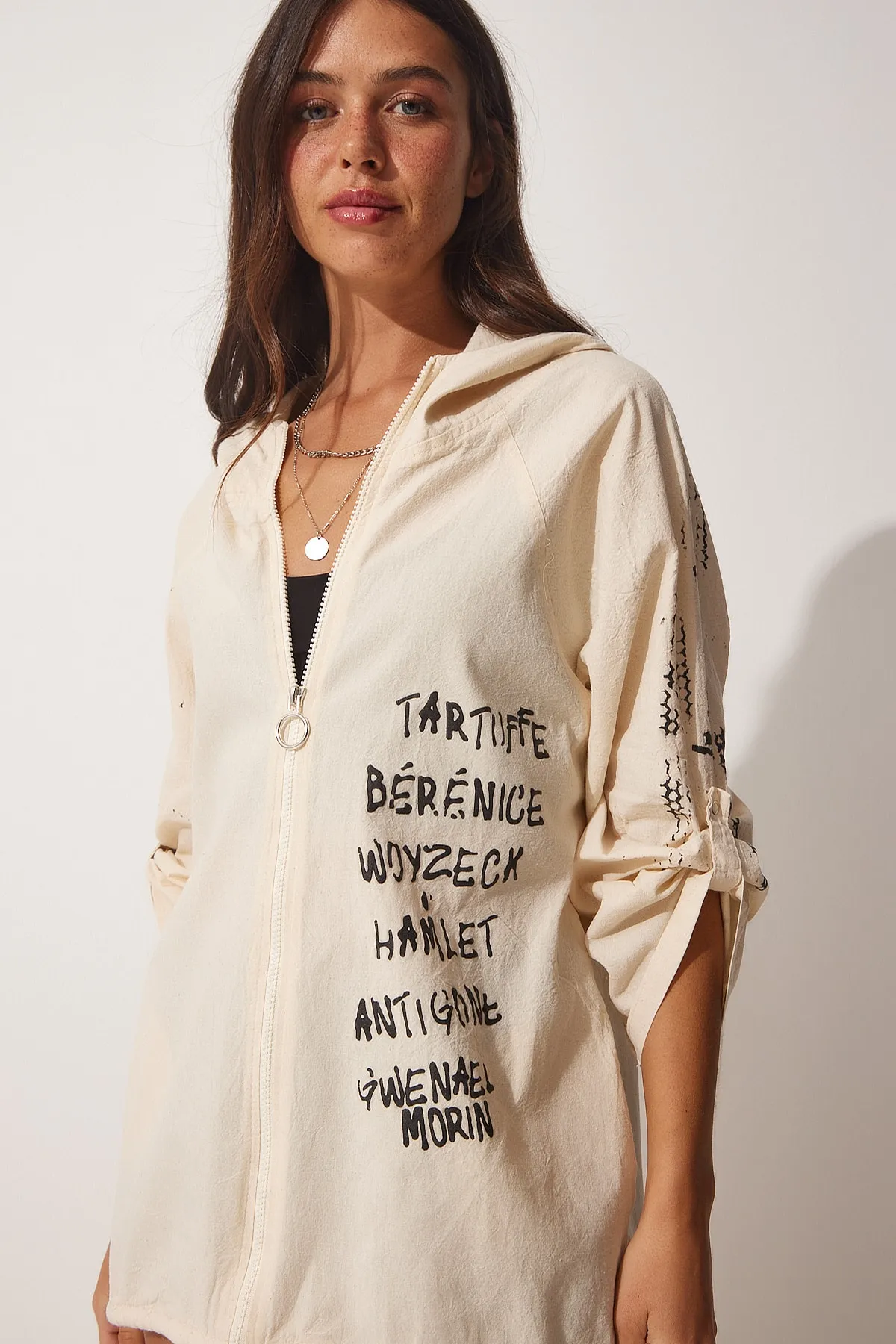 Happiness İstanbul  Creme-schwarze bedruckte Jacke aus Rohleinen mit Kapuze für Damen SA00014