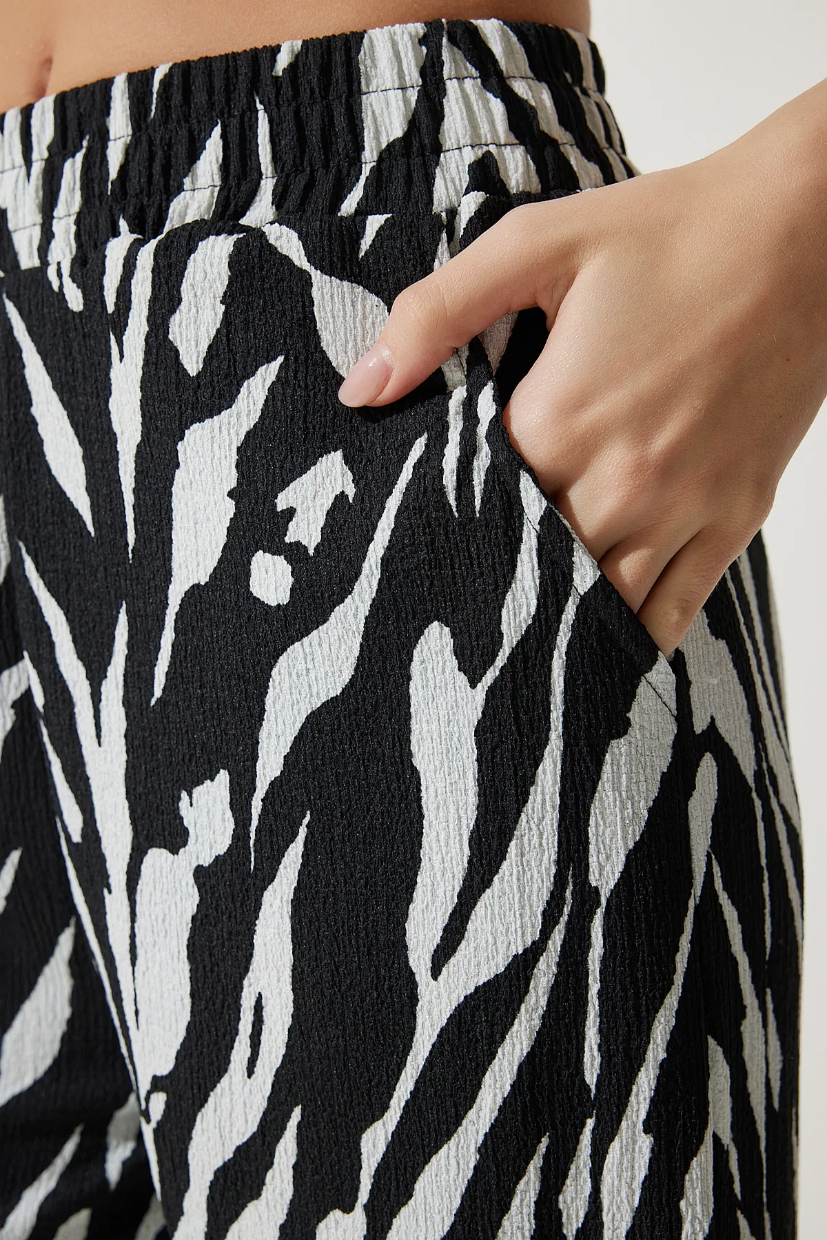 Happiness İstanbul  Schwarz gemustertes Kimono-Hosen-Strickset für Damen BY00054