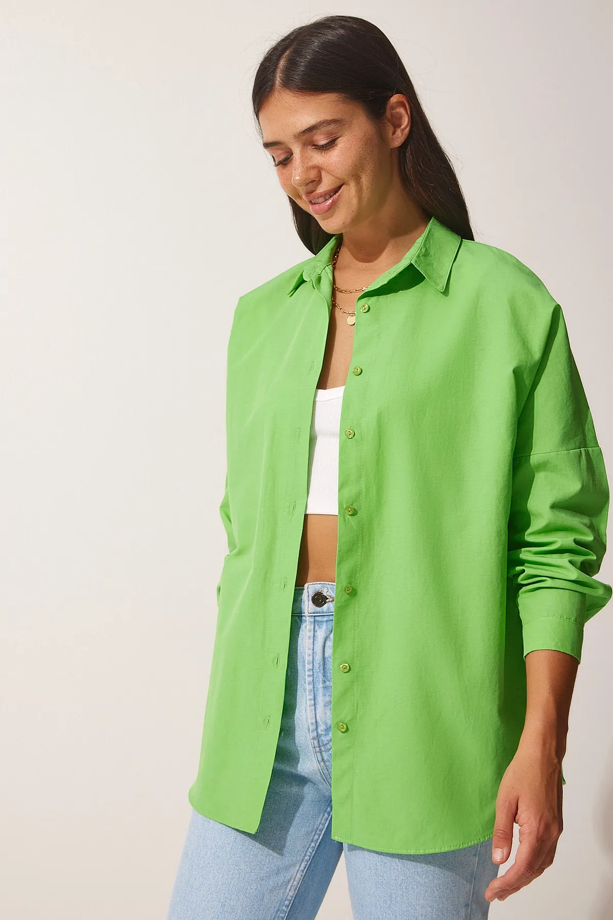 Happiness İstanbul  Mittelgrünes, langes Oversize-Basic-Shirt für Damen DD00842