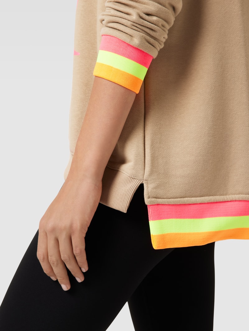Sweatshirt mit Statement-Print in sand