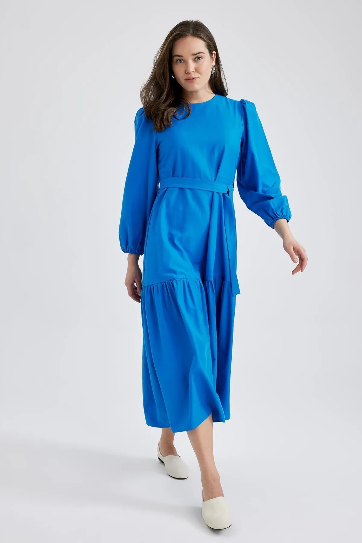 DeFacto  Langärmliges Popeline-Maxikleid mit Rundhalsausschnitt und Taillenschnürung