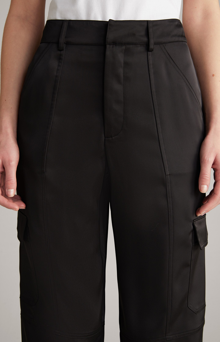 Satin-Cargohose in Schwarz