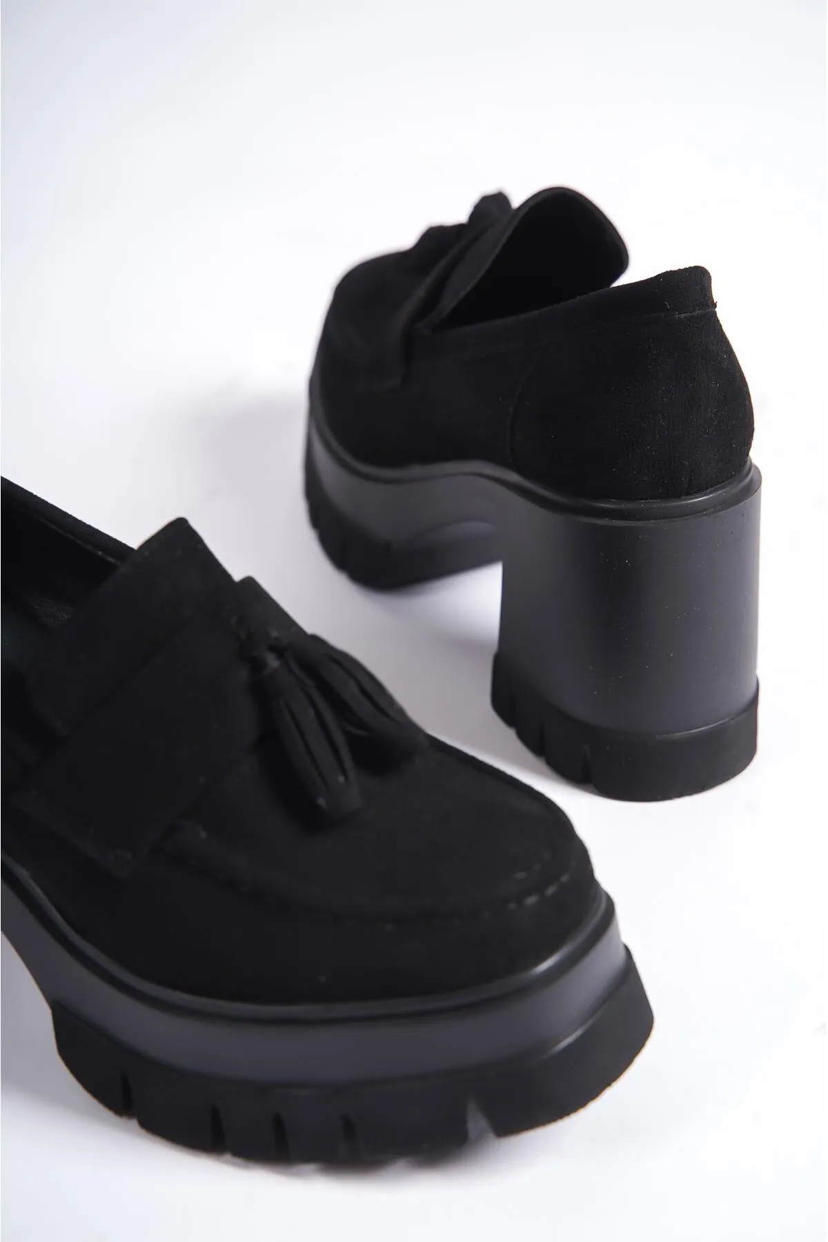 Capone Outfitters  Capone Damen-Loafer mit runder Zehenpartie, Quasten und mittelhohem Absatz