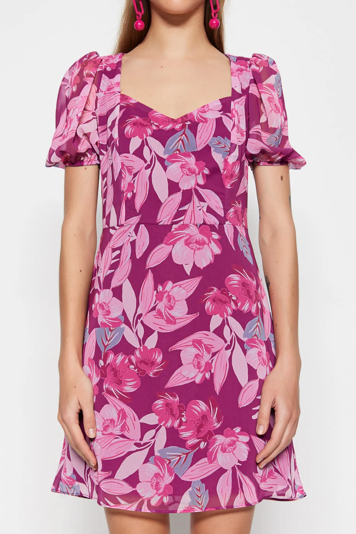 Trendyol Collection  Lila geblümtes A-Linien-Minikleid aus Chiffon mit Futter TWOSS22EL2168