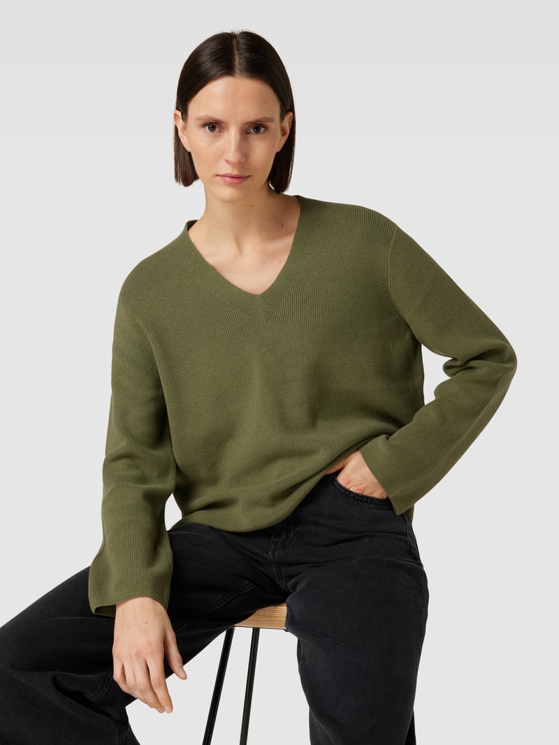 Strickpullover mit abgerundetem V-Ausschnitt in olivgrün