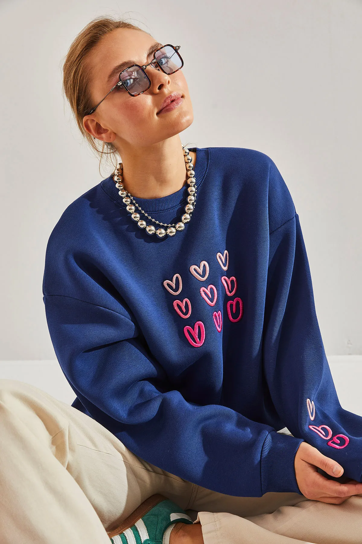 Bianco Lucci  Damen-Sweatshirt mit dreifädigem Raised Heart-Print