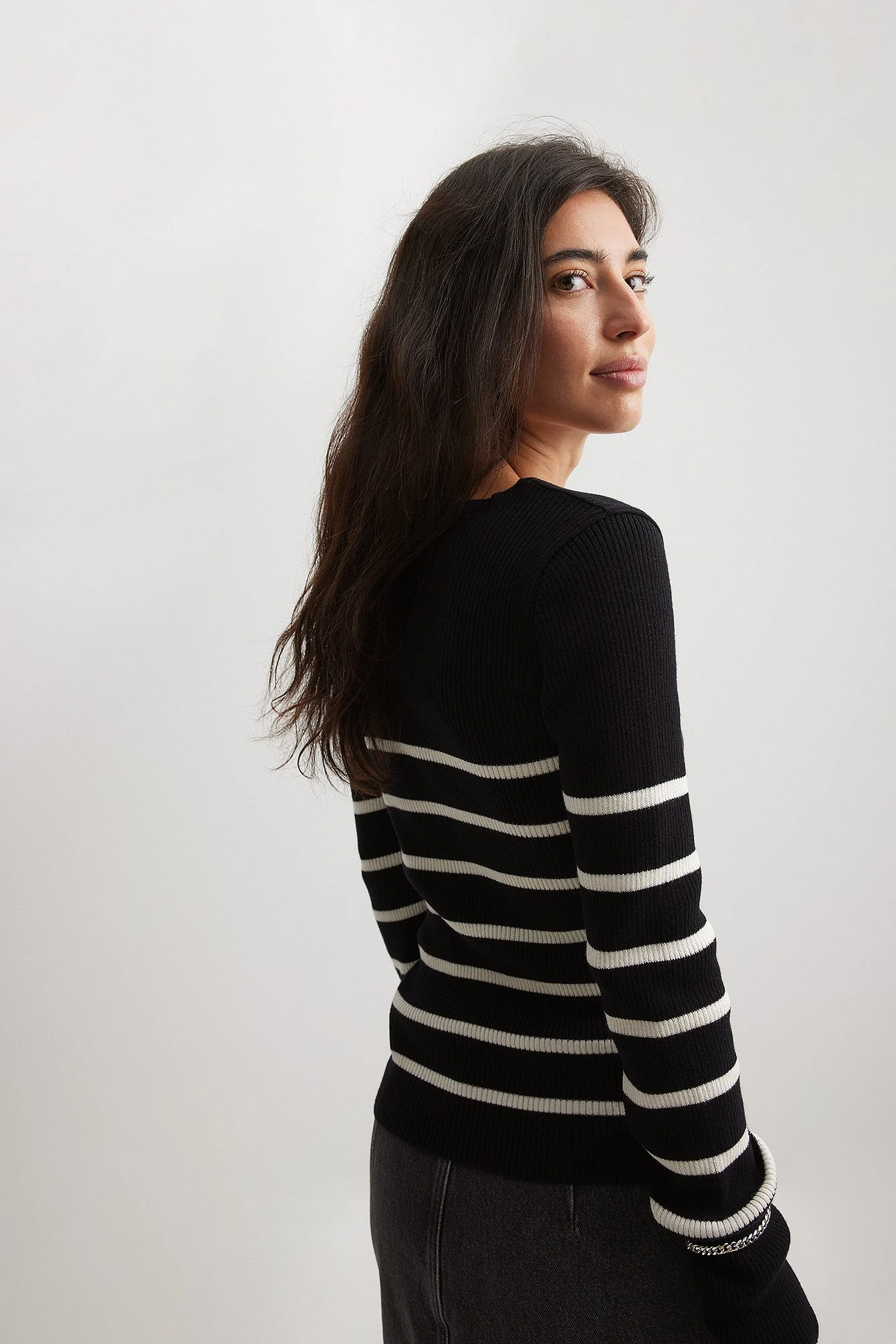 Leichter Ripp-Strickpullover mit V-Detail