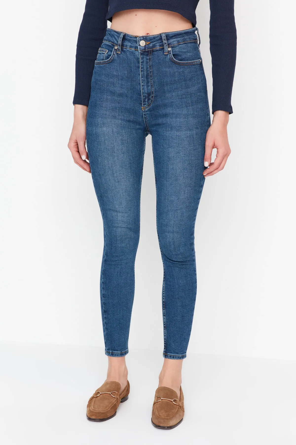 Trendyol Collection  Dunkelblaue Röhrenjeans mit hoher Taille TWOAW23JE00509