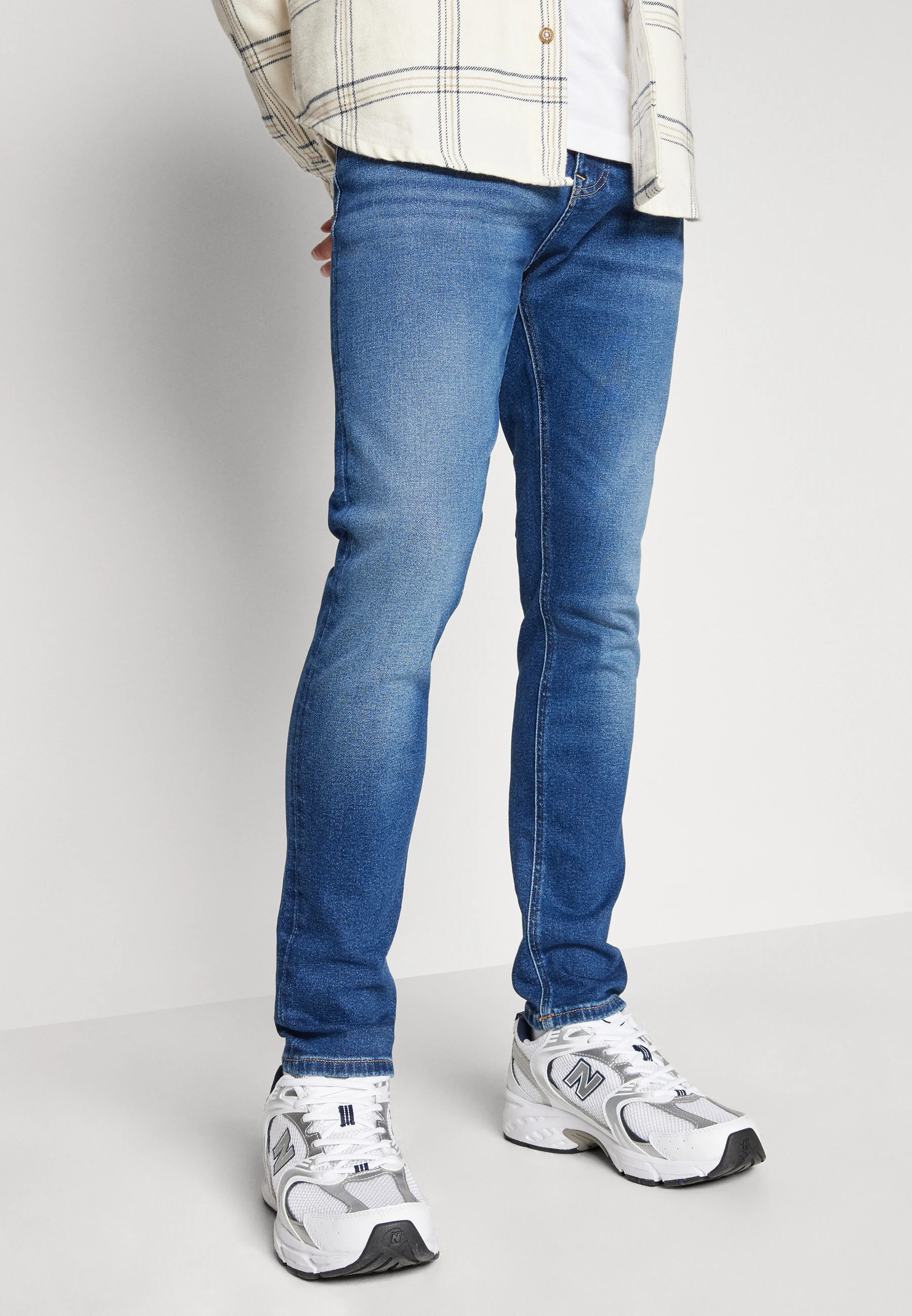 Tommy Jeans AUSTIN SLIM TAPERED - Vaqueros ajustados