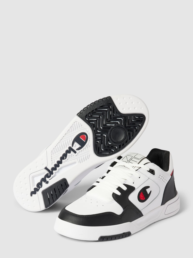 Sneaker mit Label-Details in weiß