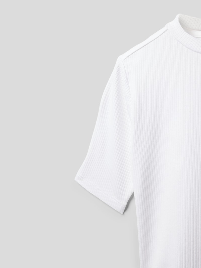 T-Shirt in Feinripp-Optik in weiß