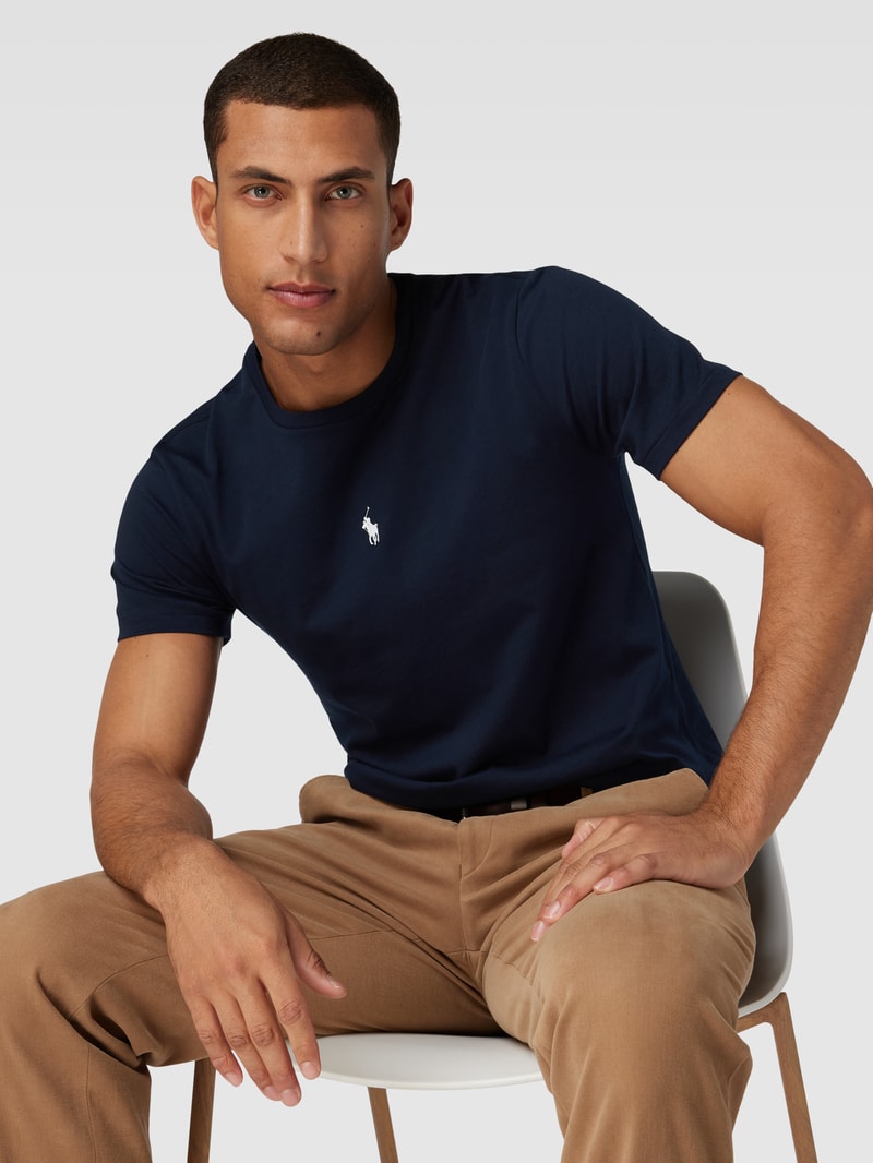 T-Shirt mit Logo-Stitching in marineblau