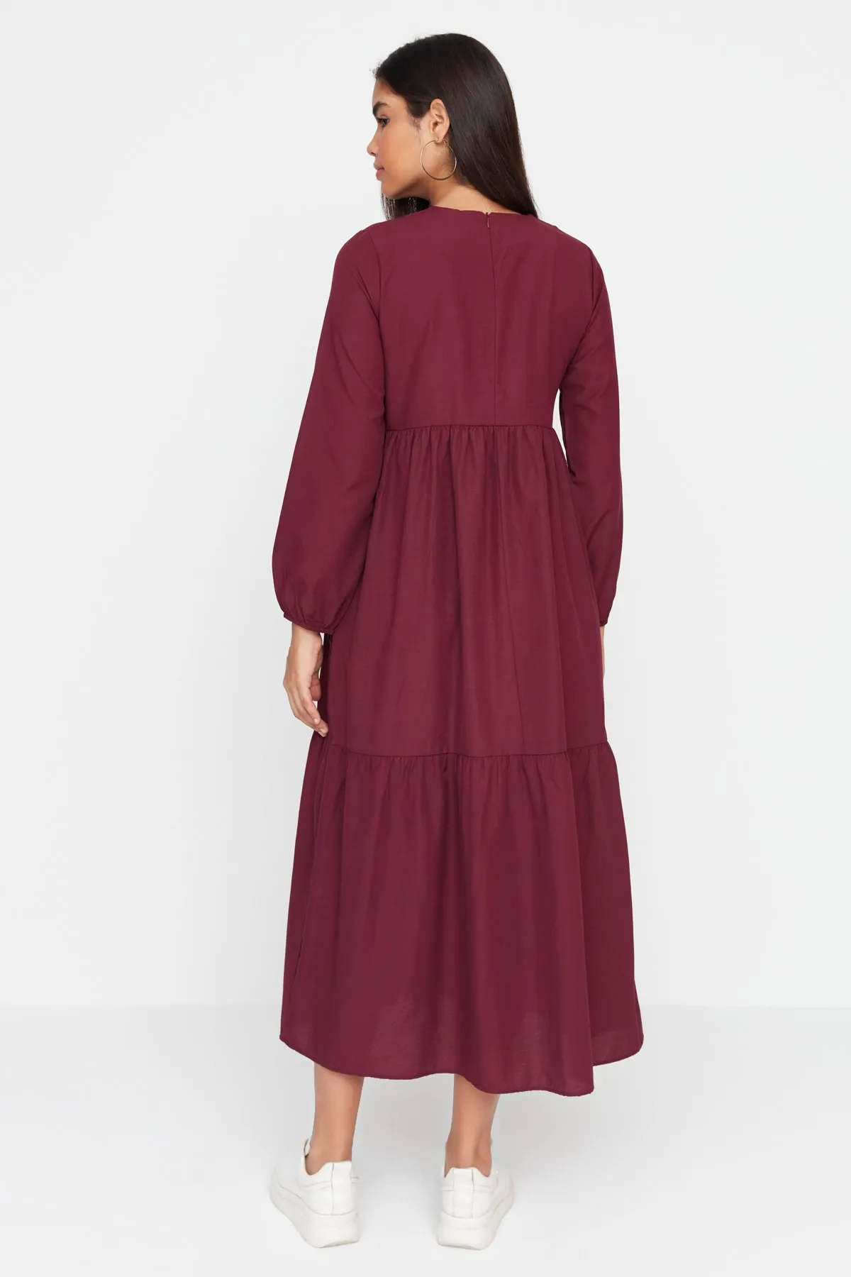 Trendyol Modest  Pflaumenfarbenes, gewebtes Kleid aus Baumwolle mit weitem Schnitt und Raffung TCTSS21EL3406
