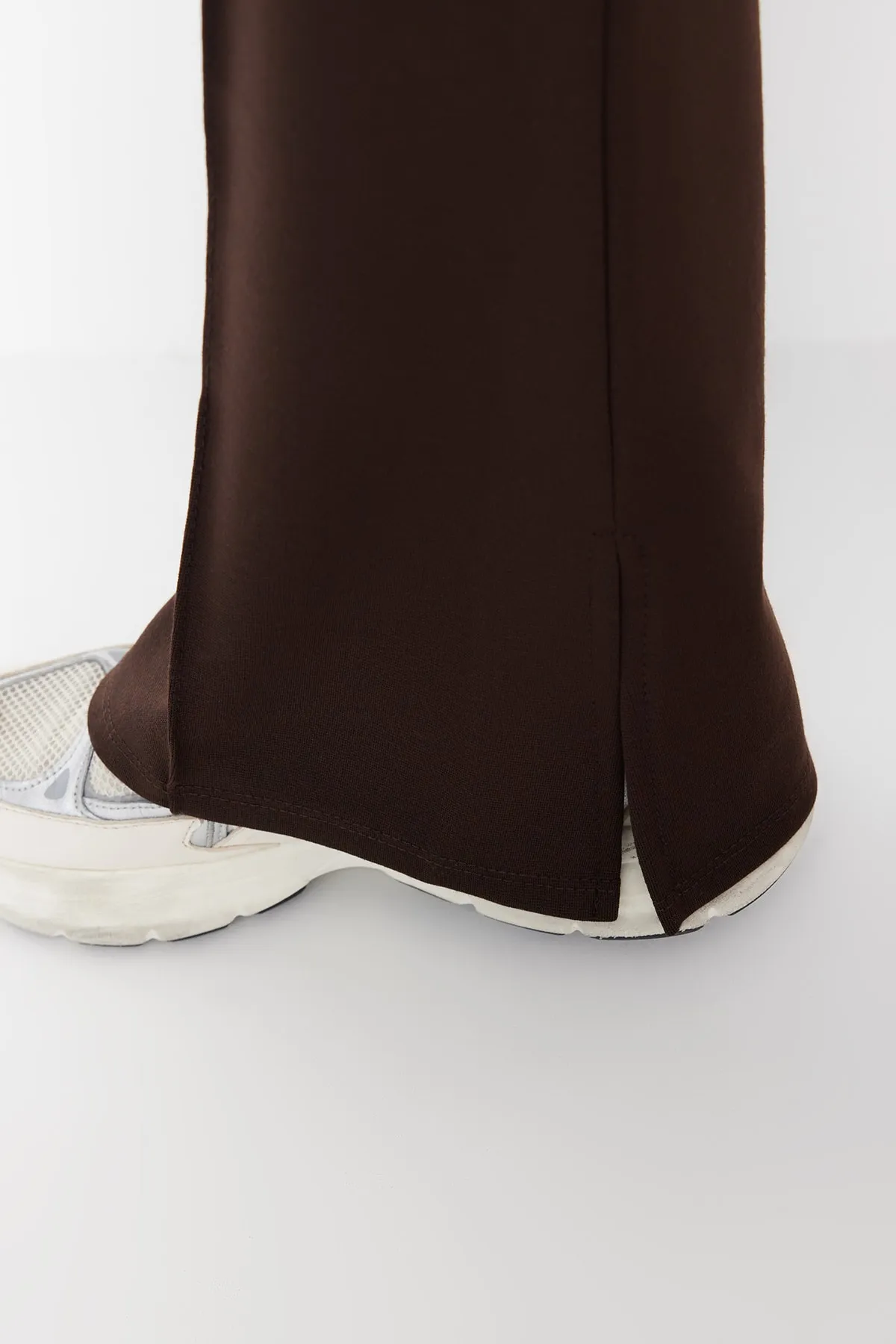 Trendyol Curve  Braune spanische Strickhose mit Schlitz TBBAW23AR00002