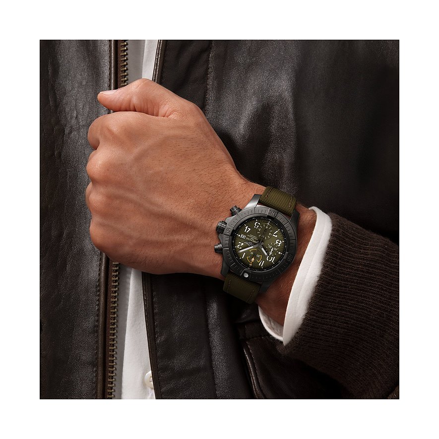 Breitling Herrenuhr Avenger Chronograph 45