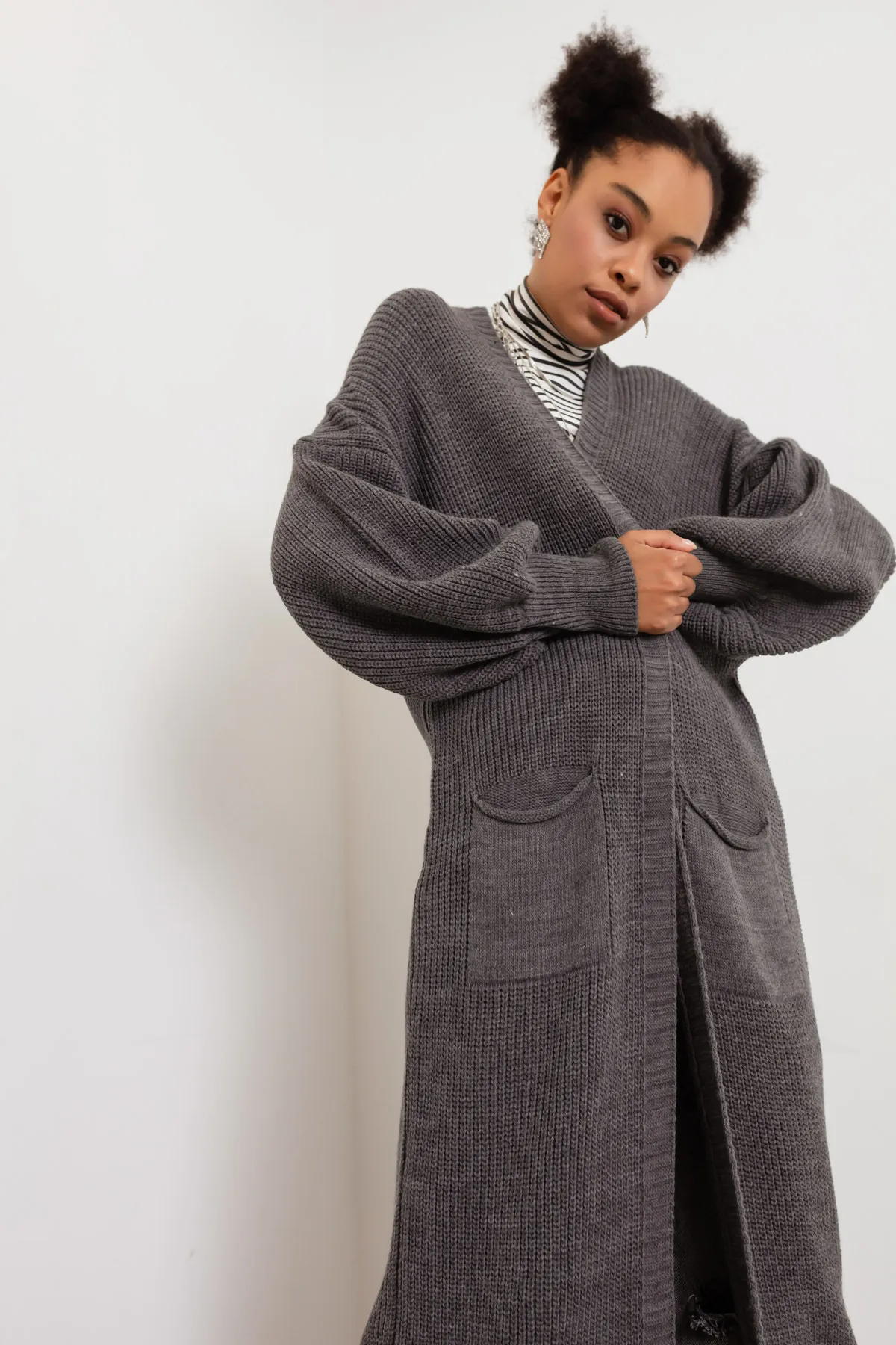 Lafaba  Anthrazitfarbener langer Cardigan mit Ballonärmeln für Damen