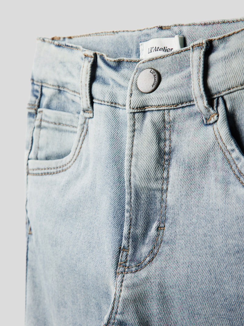 Bootcut Jeans mit Label-Patch Modell 'SALLI' in hellblau