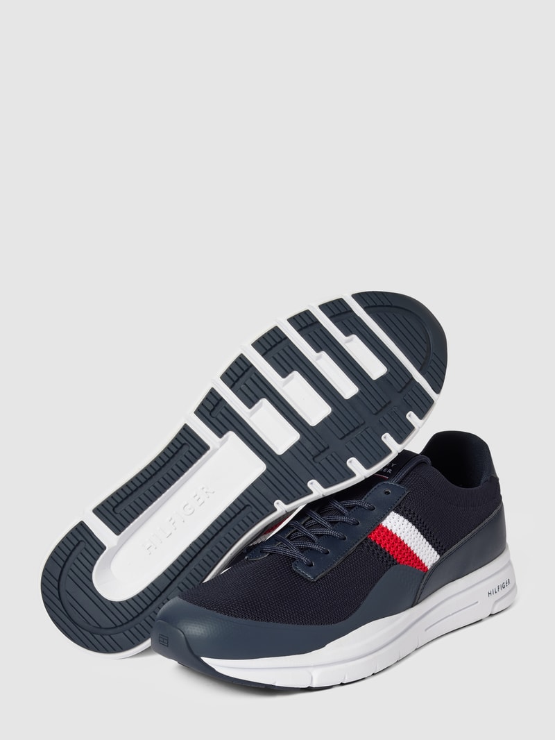 Sneaker mit Label-Details in marineblau