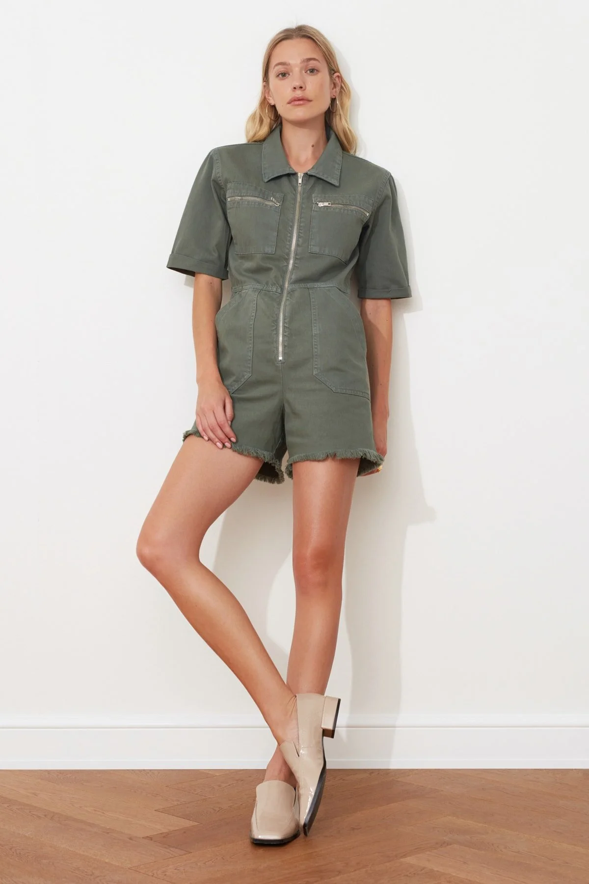 Trendyol Collection  Khakifarbener Denim-Shorts-Overall mit elastischer Taille TWOSS20TU0122
