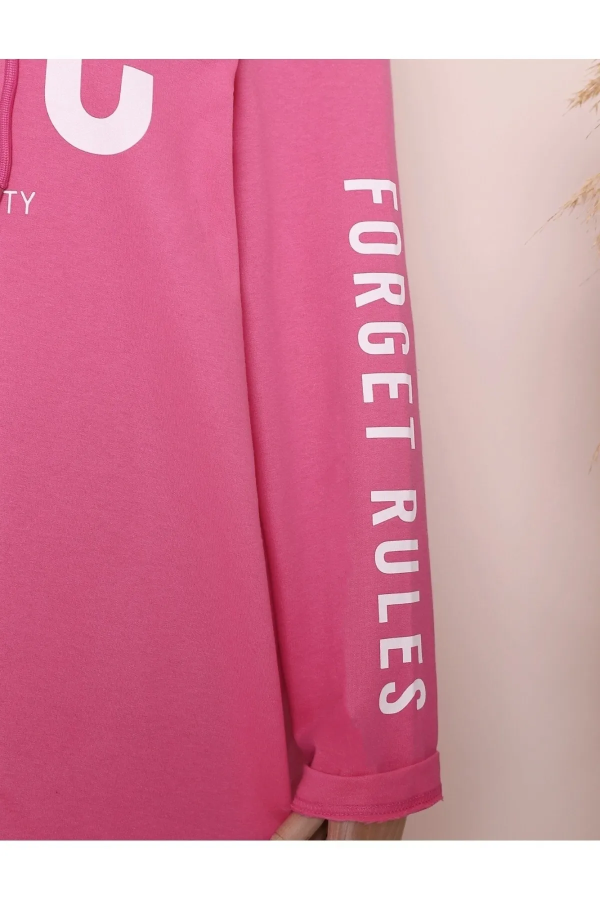 Modamorfo  Hijab-Sweat mit Kapuze und Schriftzug auf den Ärmeln und vorne