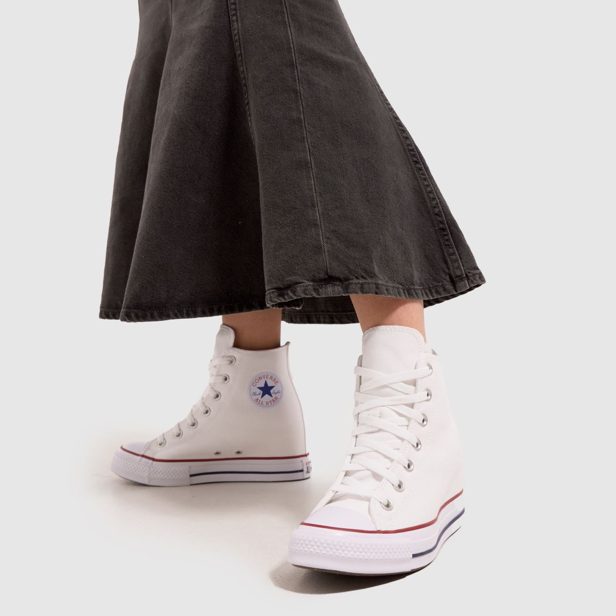 Converse All Star – Vita klassiska kilklackade sneakers
