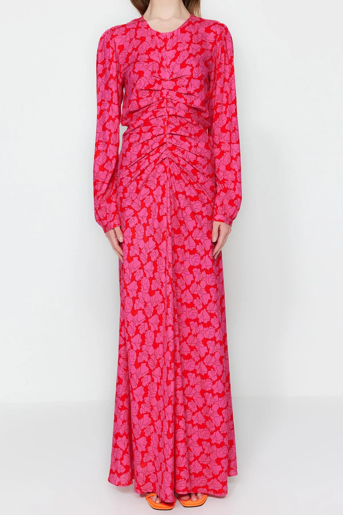 Trendyol Modest  Fuchsiafarbenes gewebtes Kleid mit Blumenmuster und Nähten an der Taille TCTSS22EB00105