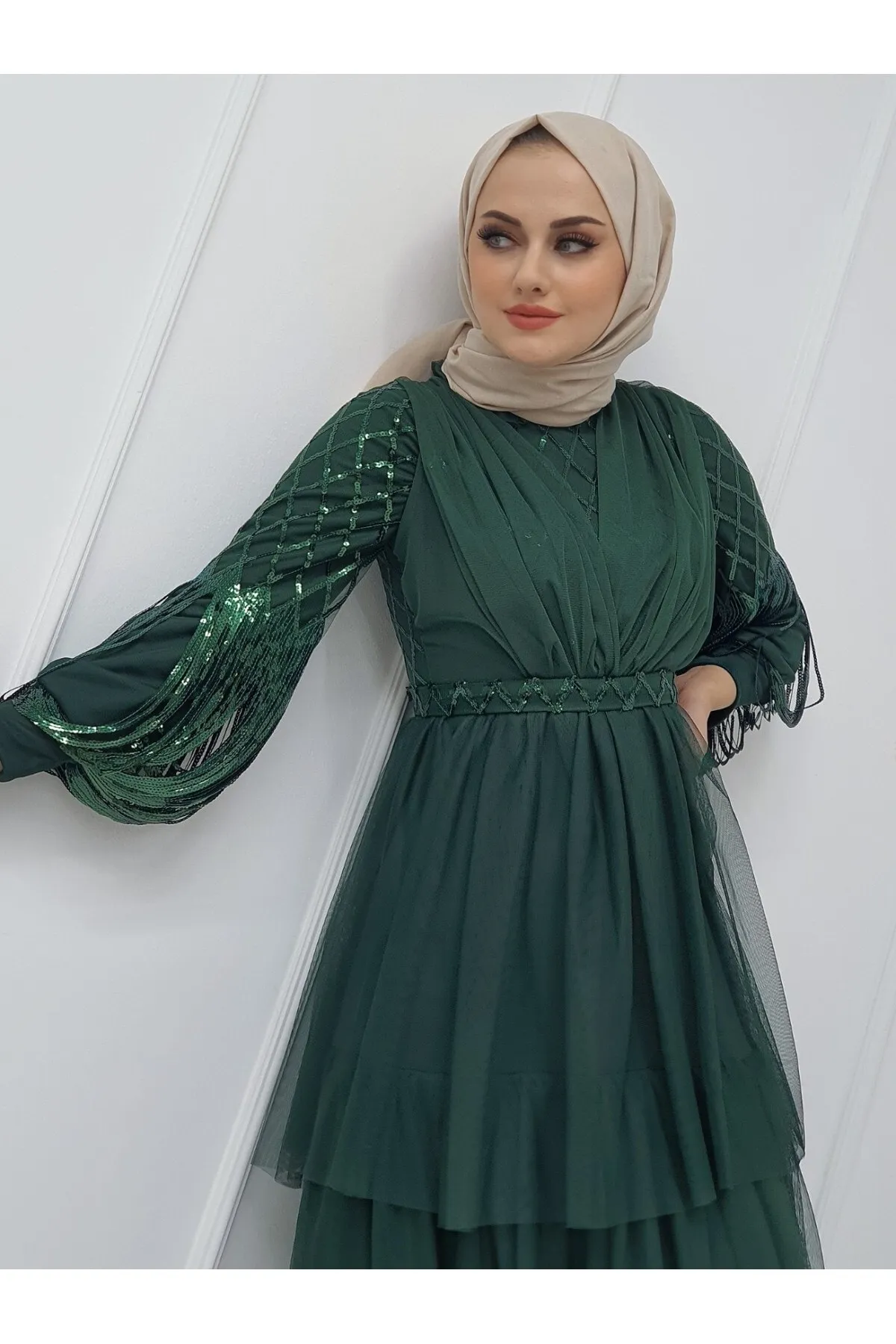 Modamorfo  Abendkleid aus Tüll mit Pailletten und Ärmeln