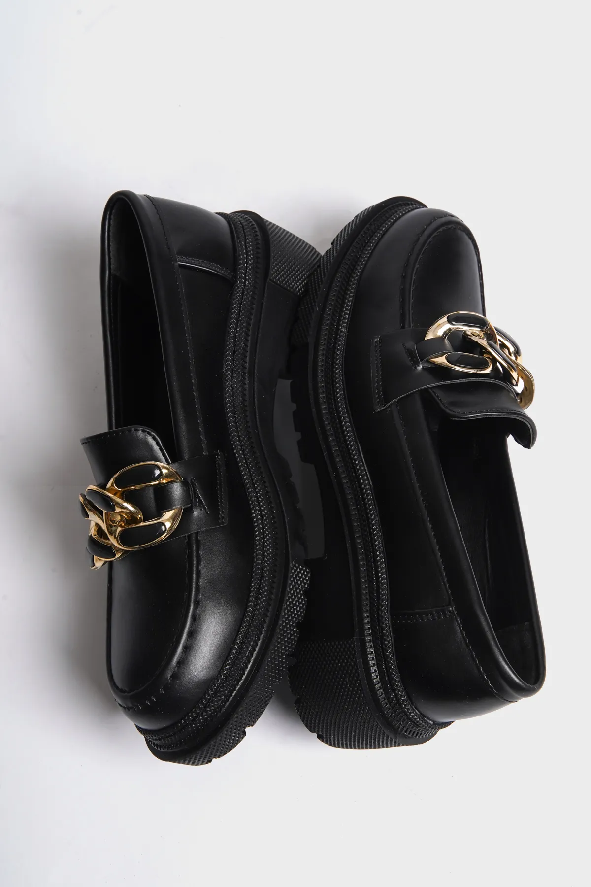 Capone Outfitters  Damen-Loafer mit goldfarbener Schnalle