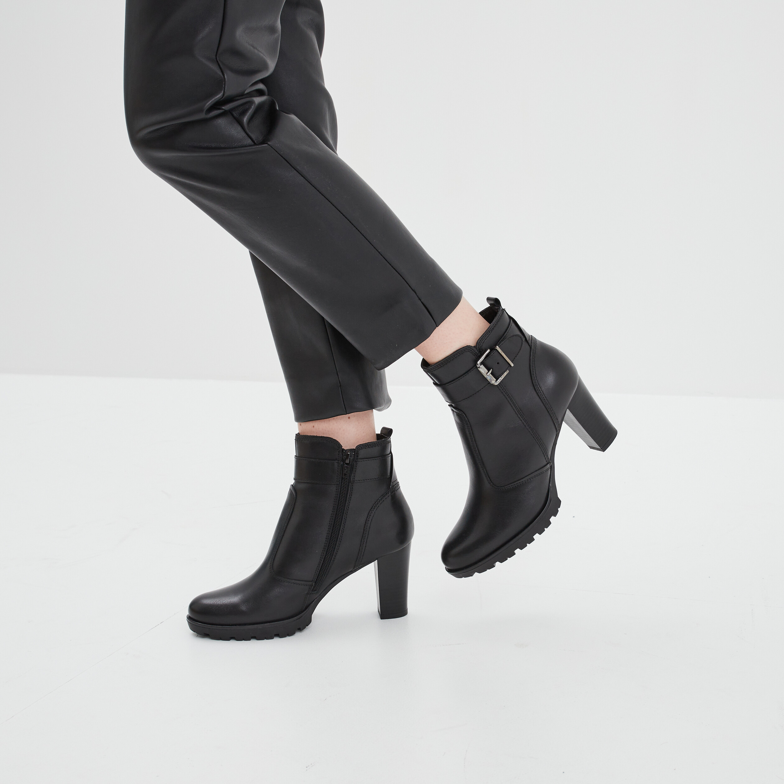 Bottines à talons avec boucles en cuir noir femme | La Halle