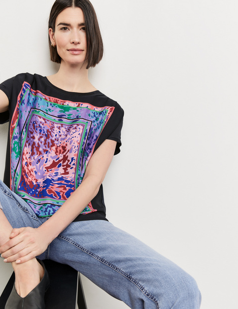 Kurzarmshirt aus Material-Patch