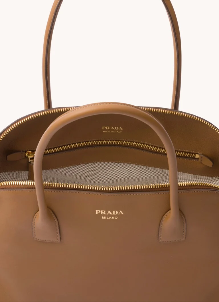 Prada keskikokoinen nahkainen olkalaukku